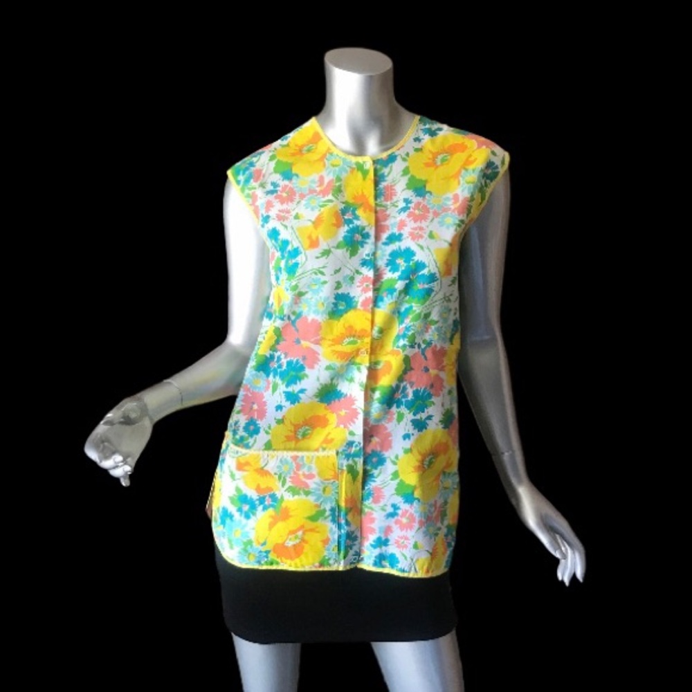 Vintage Small Apron Shirt 60's 70's Floral Fabric Smock Top Snap Front Pocket
